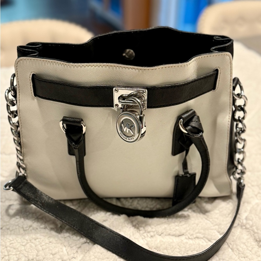 Michael Kors Elegant Black and Cream Shoulder Bag